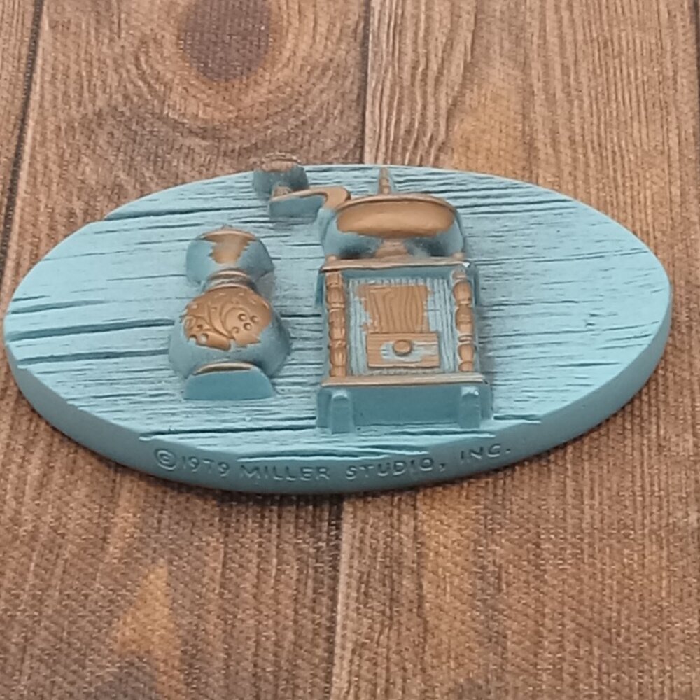 MILLER STUDIO '79 BLUE Oval Chalkware One Kitchen Plaque Coffee Grinder 5.25" - Picture 8 of 11
